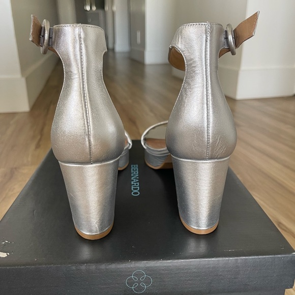 Bernardo Carla Platform Sandal Heel Silver - Picture 5 of 10